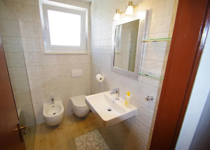 House Jasna 프레멘투라